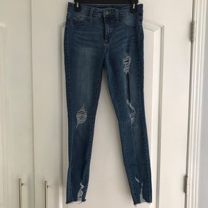 Women’s size 2 Universal Threads distressed jeans